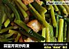蒜薹芹菜炒肉渣的做法