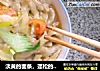 淡黄的面条，蓬松的蔬菜，一个人吃苦荞刀削面开狂…的做法
