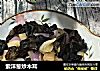 紫洋葱炒木耳的做法