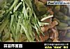 蒜苔炸酱面的做法