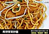 肉饼芽菜炒面的做法