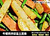 午餐肉炒蒜苔土豆条的做法