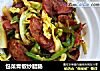 包菜青椒炒腊肠的做法