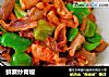 鲜蘑炒青椒的做法