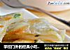 学校门外的经典小吃—韭香鸡蛋灌饼的做法