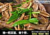 抽一把蒜苗，做个香喷喷的干锅--蒜苗鸭掌干锅的做法