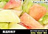 黄瓜拌桃子的做法