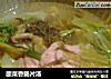 酸菜香肠片汤的做法