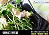 核桃仁拌豆苗的做法