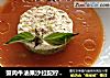 蟹肉牛油果沙拉配柠檬草西班牙凉菜汤的做法